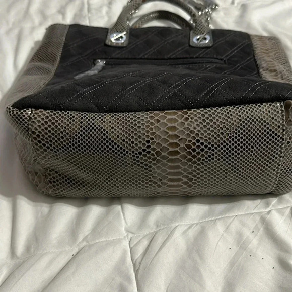 Chico’s Gray Faux-Snakeskin Trim Bag - Picture 4 of 7